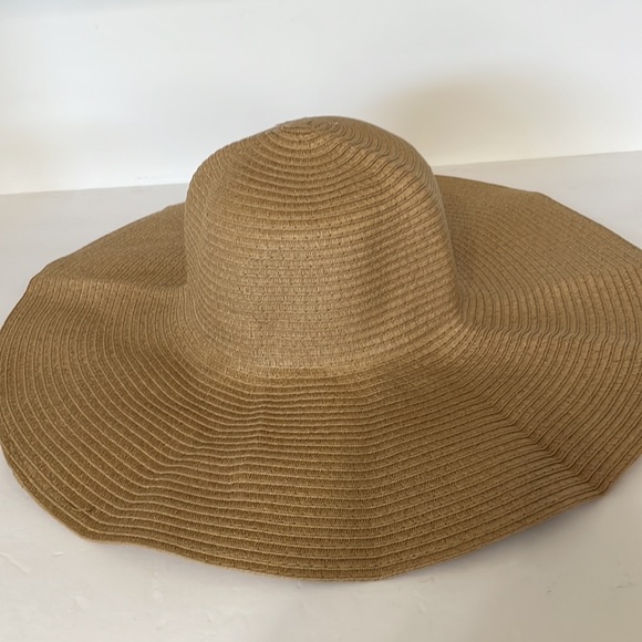 A Packable Beach Hat inside circumference 23 inches estimate. Pull ribbon adj. - Picture 3 of 11